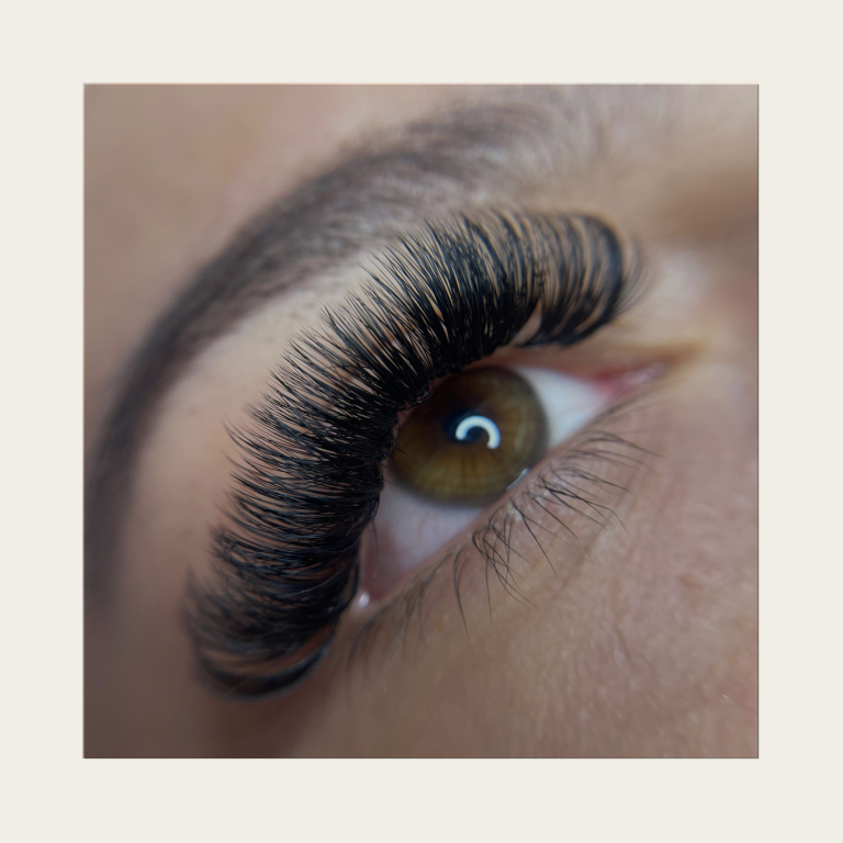 Lash Extensions bei awacosmetics mit Mega Volumen in 6-7D 