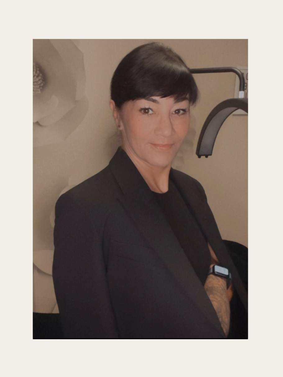 PMU Artist und Trainerin für Powder Brows, Lips und Business Schulungen