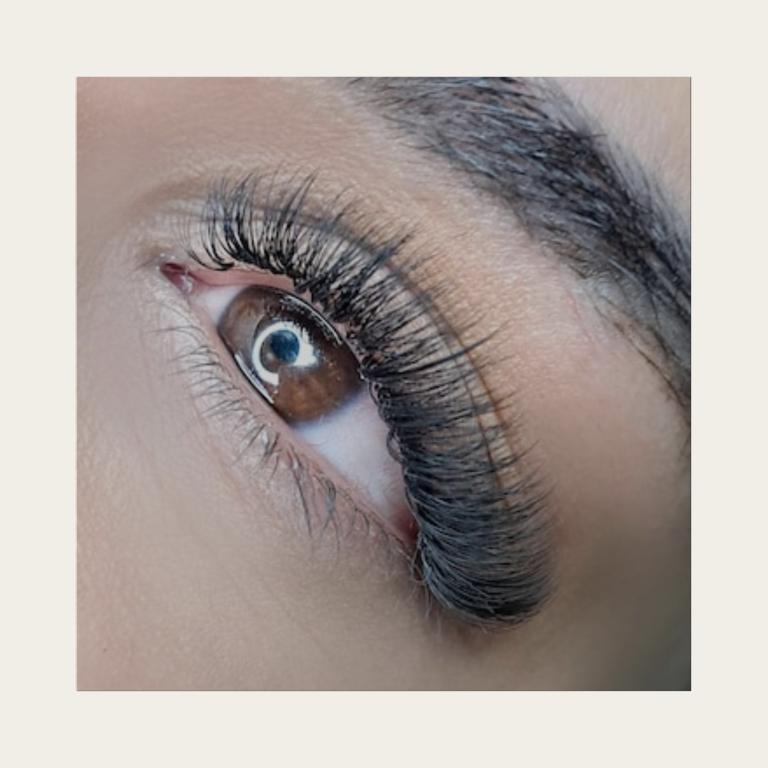 Wimpernverlängerung Volumen in 4-5D bei awacosmetics in Grevenbroich